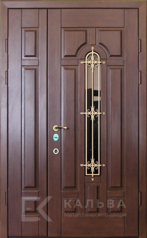 Фото «Стальная двустворчатая дверь орех с узкой стеклянной вставкой №406»